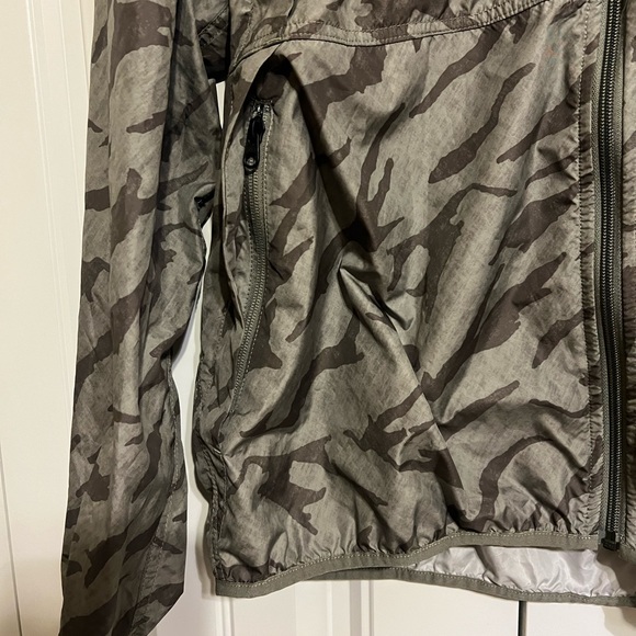 NORTHFACE Men’s Camo Wind Jacket, XL - Picture 6 of 8